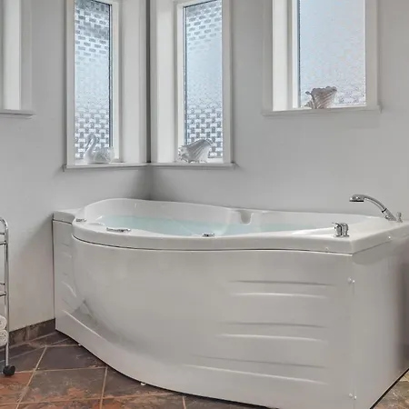 3 Bedroom Awesome In